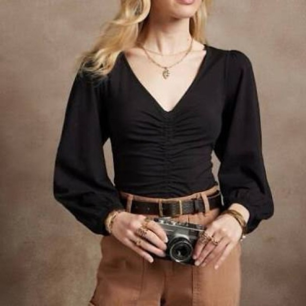 Banana Republic black v-neck balloon sleeve crop top size XS